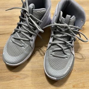 Youth Basketball Shoes Size 6